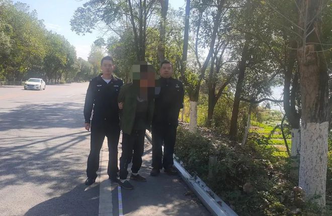 男子盗窃公路护栏被双清公安行政拘留(图2)