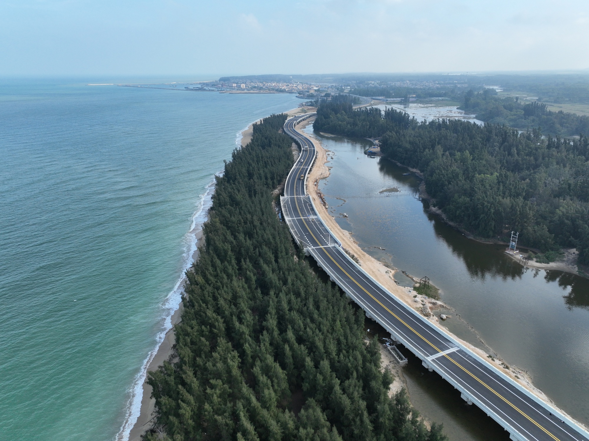 高质量发展看海南丨海南环岛旅游公路昌江段建设进入收尾阶段(图2)